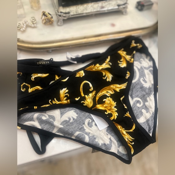 Brand new with tag Versace bra and underwear - Picture 7 of 10